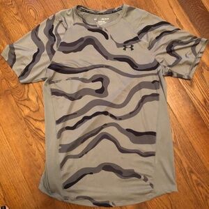 Under Armour M athletic shirt EUC